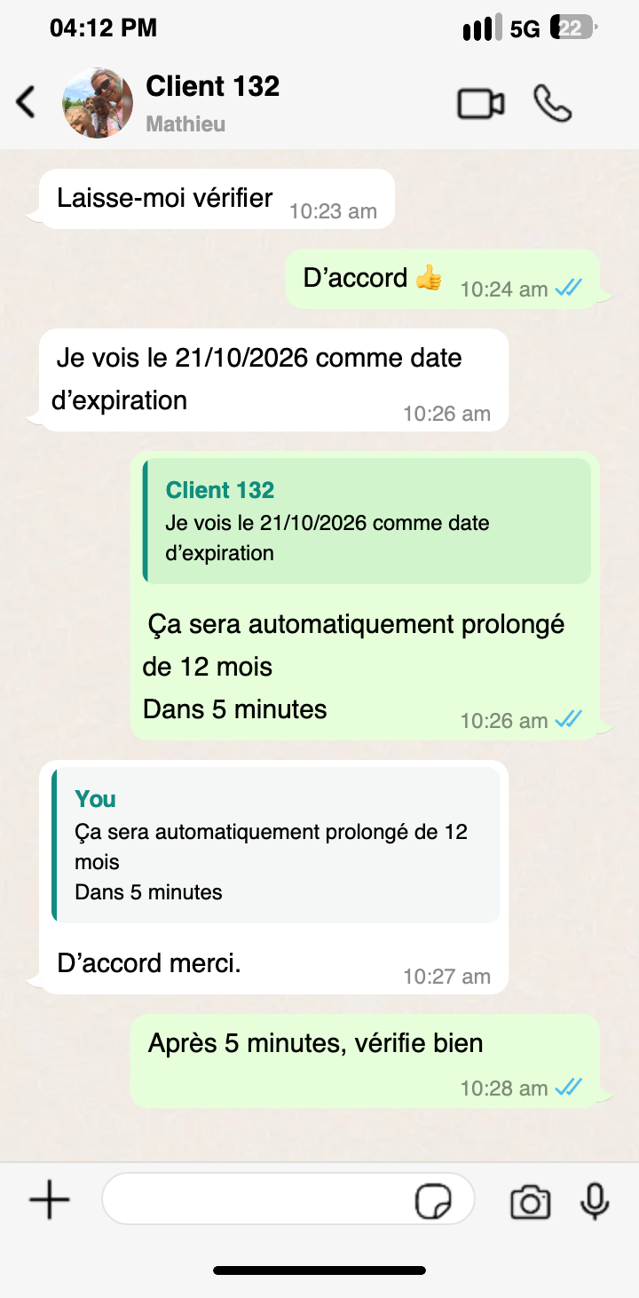 iptv 10 Utilisateur heureux profitant de son abonnement IPTV France pour films et séries